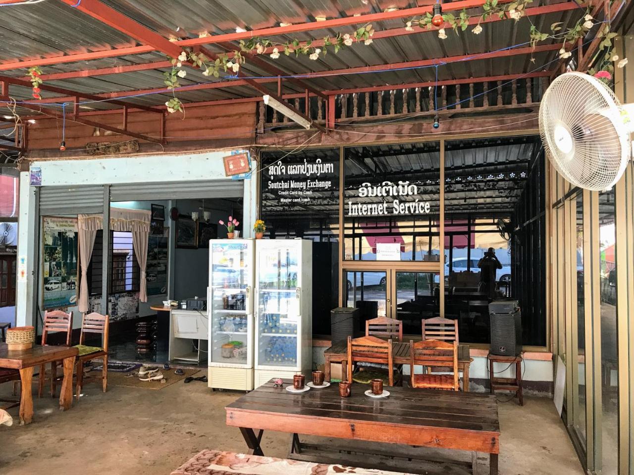 Soutchai Hostel And Tour Company Pakse Extérieur photo