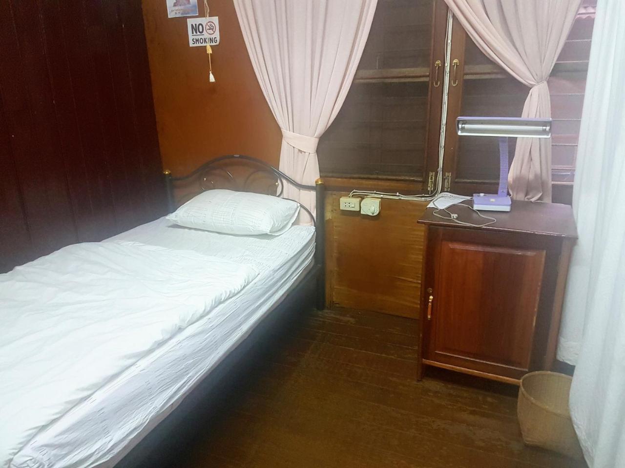 Soutchai Hostel And Tour Company Pakse Extérieur photo