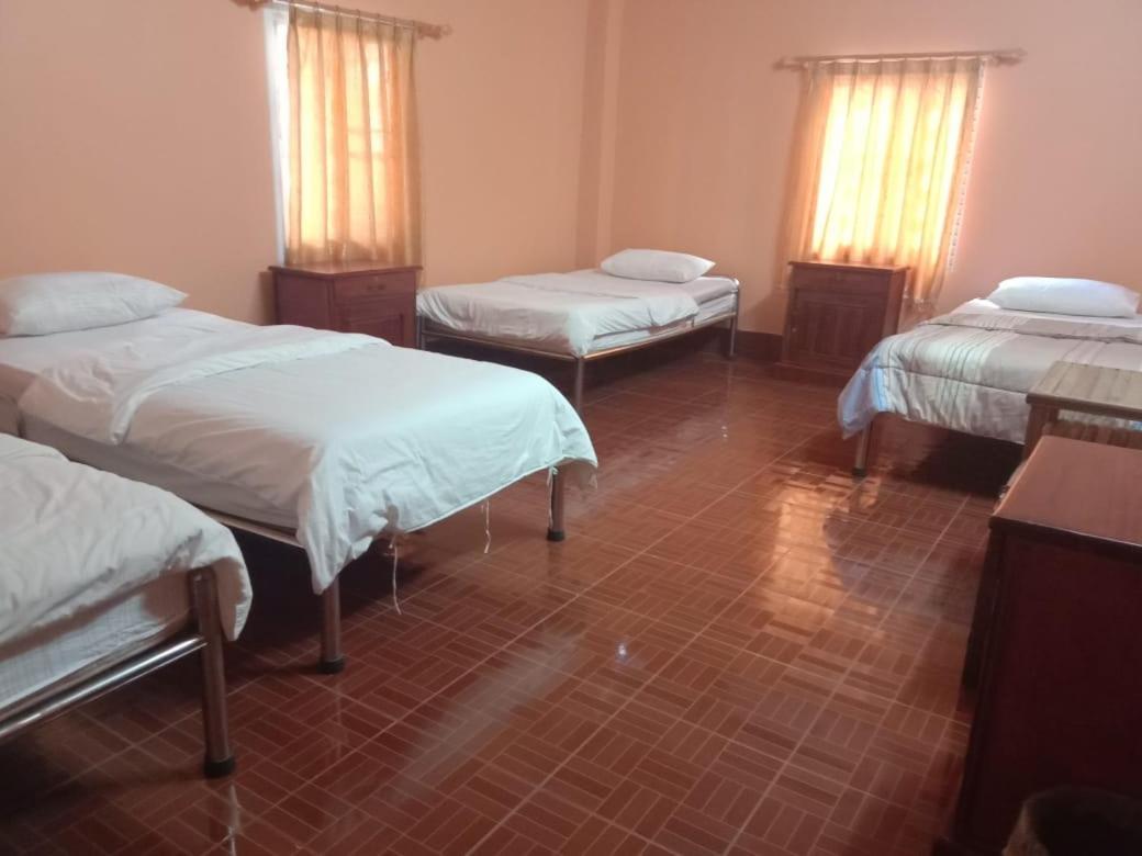 Soutchai Hostel And Tour Company Pakse Extérieur photo