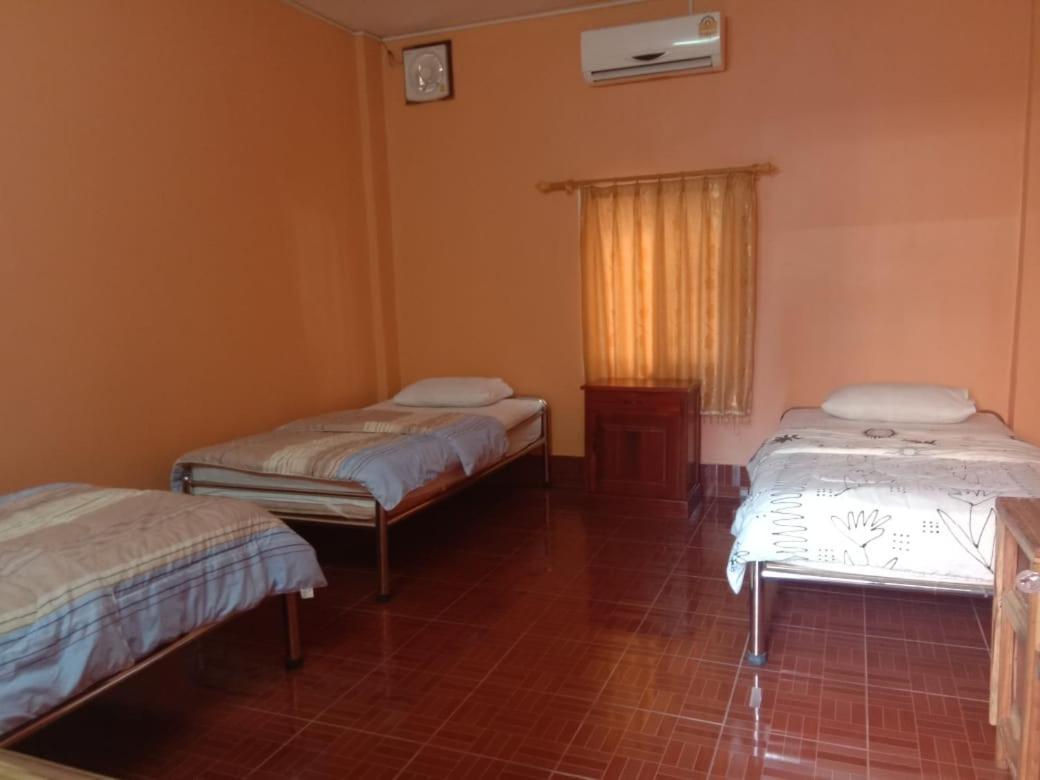 Soutchai Hostel And Tour Company Pakse Extérieur photo