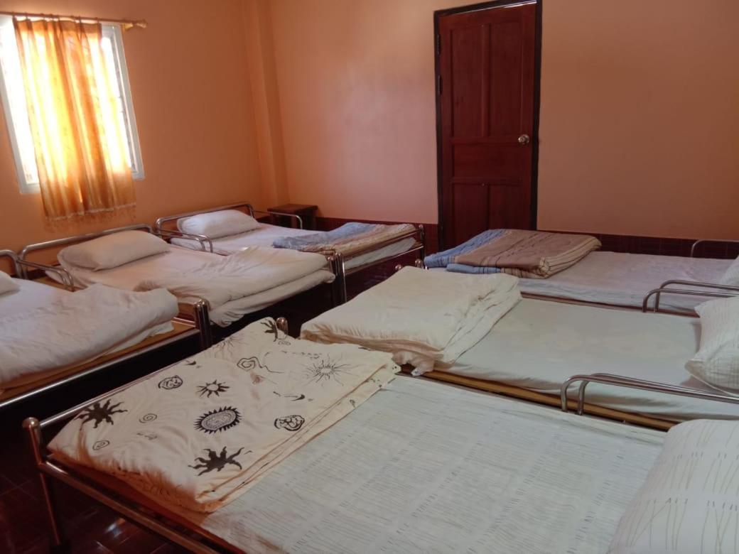 Soutchai Hostel And Tour Company Pakse Extérieur photo